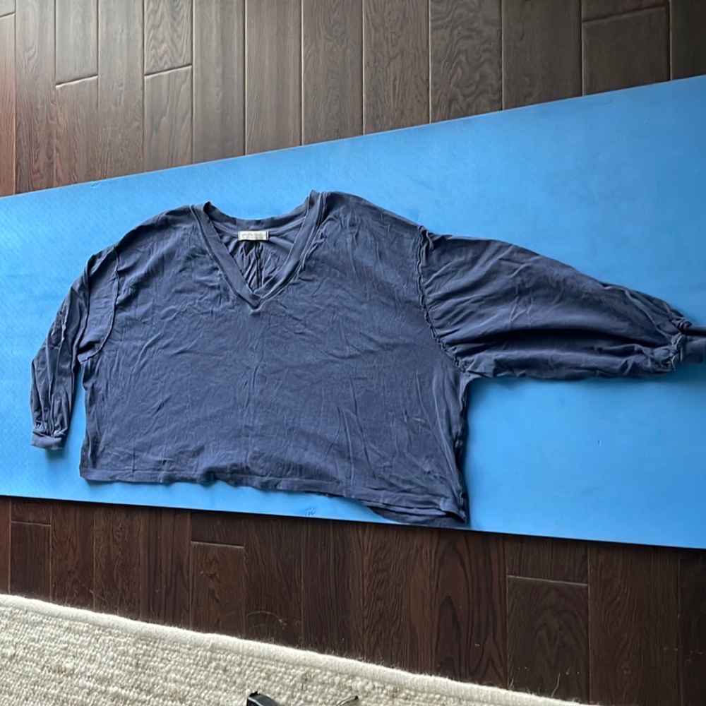 We the free navy cropped oversized tee w/ long sleeves, sz.S.